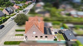 Instapklare en kwalitatief afgewerkte woning met garage en oprit voor drie wagens, op slechts 1 km van De Gavers.Via de inkomhal met gastentoilet kom...