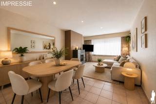Op een rustige locatie en toch vlak bij het bruisende centrum van het pittoreske Kieldrecht bevindt zich deze bijzonder ruime gezinswoning met vier slaapkamers en een ruime garage. De combinatie van royale leefruimtes, tal van bergmogelijkheden en een ruime garage maakt deze woning ideaal voor een groot gezin, een zelfstandige of wie op zoek is naar extra hobby- of werkruimte.<br /><br />Met enkele gerichte aanpassingen kan deze woning bovendien verder worden opgewaardeerd op energetisch vlak en volledig naar eigen smaak worden ingericht.<br /><br />Gelijkvloers<br />- Inkomhal<br />- Ruime leefruimte<br />- Lichtrijke keuken met eetplaats<br />- Aansluitende veranda met toegang tot het terras<br />- Dubbele, praktische wasplaats/bergruimte met bijzonder veel opbergmogelijkheden<br />- Zeer ruime garage van ca. 45 m², ideaal als garage, werkplaats, hobbyruimte of extra opslag<br /><br />Eerste verdieping<br />- Nachthal<br />- Twee ruime slaapkamers<br />- Royale badkamer voorzien van ligbad, douche en toilet<br />- Twee bijkomende kamers die gebruikt kunnen worden als slaapkamer, hobbykamer of bergruimte <br /><br />Buitenruimte<br />Aansluitend op de veranda bevindt zich het terras, een aangename buitenruimte om in alle rust van de omgeving te genieten. <br /><br />Algemeen<br />- EPC-label F: renovatieverplichting van toepassing. Volgens de beschikbare informatie kan met enkele beperkte energetische aanpassingen reeds volgens de verplichting afgewerkt worden.Vraag hierover meer informatie op bij ons kantoor. <br />- Veel potentieel om verder naar eigen smaak en wensen in te richten.<br /><br />Graag meer informatie of een bezoek ter plaatse? Contacteer ons via wouter@deboerenpartners.be of via 03 377 55 00!