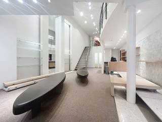 Handelspand te huur:Dit pand bevindt zich in zeer goede staat en biedt tal van mogelijkheden voor diverse bedrijfsactiviteiten.Dankzij de...