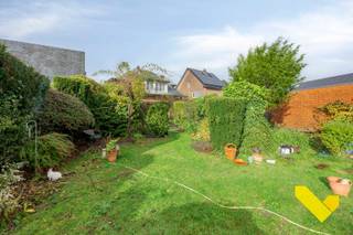 <p>Bekijk ook zeker de 3D virtuele tour en krijg zo nog beter een beeld van wat deze woning u te bieden heeft.</p>
<p></p>
<p>Deze woning, gelegen in een rustige omgeving te Balen met een aangenaam grote tuin omvat volgende extra troeven dat het zeker de moeite waard is om deze woning te bezichtigen;</p>
<p>*bewoonbare oppervlakte: 162m² - grondoppervlakte 995m²</p>
<p>*woonkamer met "natuurlijk" lichtinval</p>
<p>*3 slaapkamers</p>
<p>*aangenaam grote tuin</p>
<p>*gelegen op een goede locatie nabij Mol centrum en de Belse bossen<br /><br />*gelegen nabij verbindingsweg richting E34/E313, winkels, scholen, station, etc...</p>
<p><br />Wenst u meer info over deze woning of een vrijblijvende bezichtiging, contacteer dan ons kantoor op het nummer 014300208.</p>