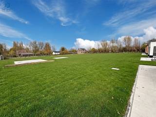 Découvrez cette belle propriété dans le pittoresque Deftinge, une occasion unique de posséder la maison de vos rêves. Cette charmante propriété...