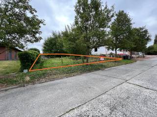 Prachtig perceel villagrond voor het oprichten van een open bebouwing.Residentieel gelegen op een zeer rustige locatie nabij het centrum van...