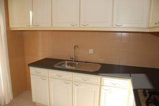 Rustig & centraal gelegen instapklaar appartement op de 2eV bestaande uit: 2eV: inkomhall, apart toilet, woonkamer, volledig ingerichte...