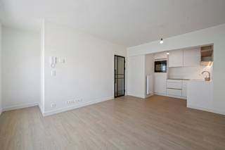 Het appartement maakt deel uit van een volledig gerenoveerd gebouw en werd afgewerkt met duurzame en kwalitatieve materialengelegen op wandelafstand...