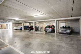 <p><span>Te koop: ruime ondergrondse autostaanplaats, gelegen in de parkeergarage van een recent appartementsgebouw nabij het centrum van Putte.</span></p><p><span> </span></p><p><span>De ondergrondse parkeergarage is vlot bereikbaar via een inrit vooraan het gebouw, toegankelijke via afstandbediening of code.</span></p><p><span> </span></p><p><span>Beschikbaar vanaf 1 december 2026. Vraagprijs: € 25.000</span></p><p><span> </span></p>