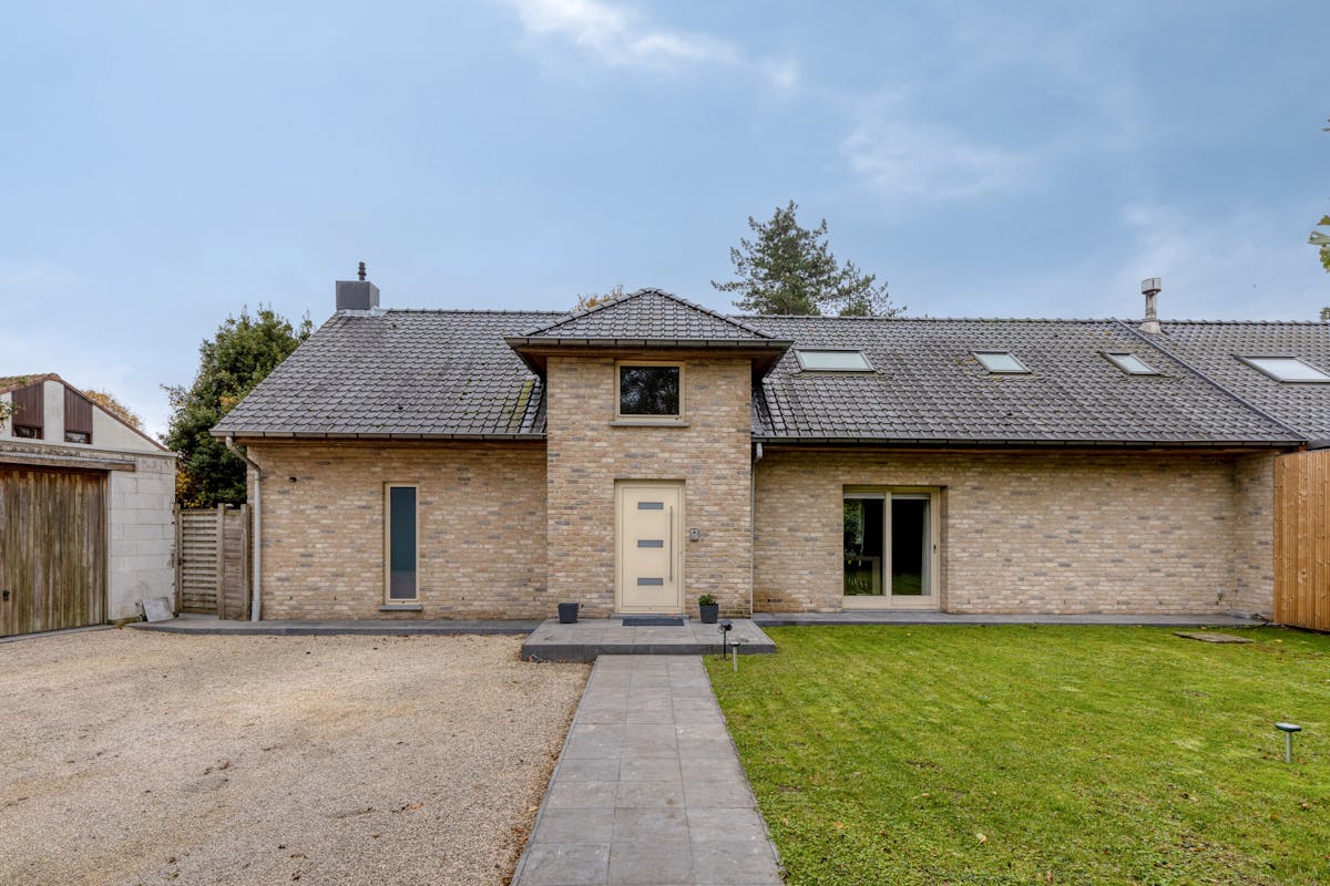 Gerenoveerd huis met 4 kamers te koop in Waregem - foto 1
