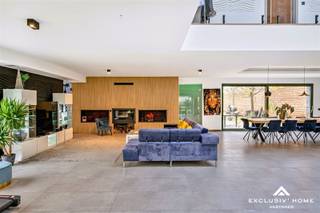 Deze luxueuze villa bevindt zich op een uiterst discrete locatie in de westrand van Brussel, op de grens van St. Agatha Berchem met Molenbeek.De...