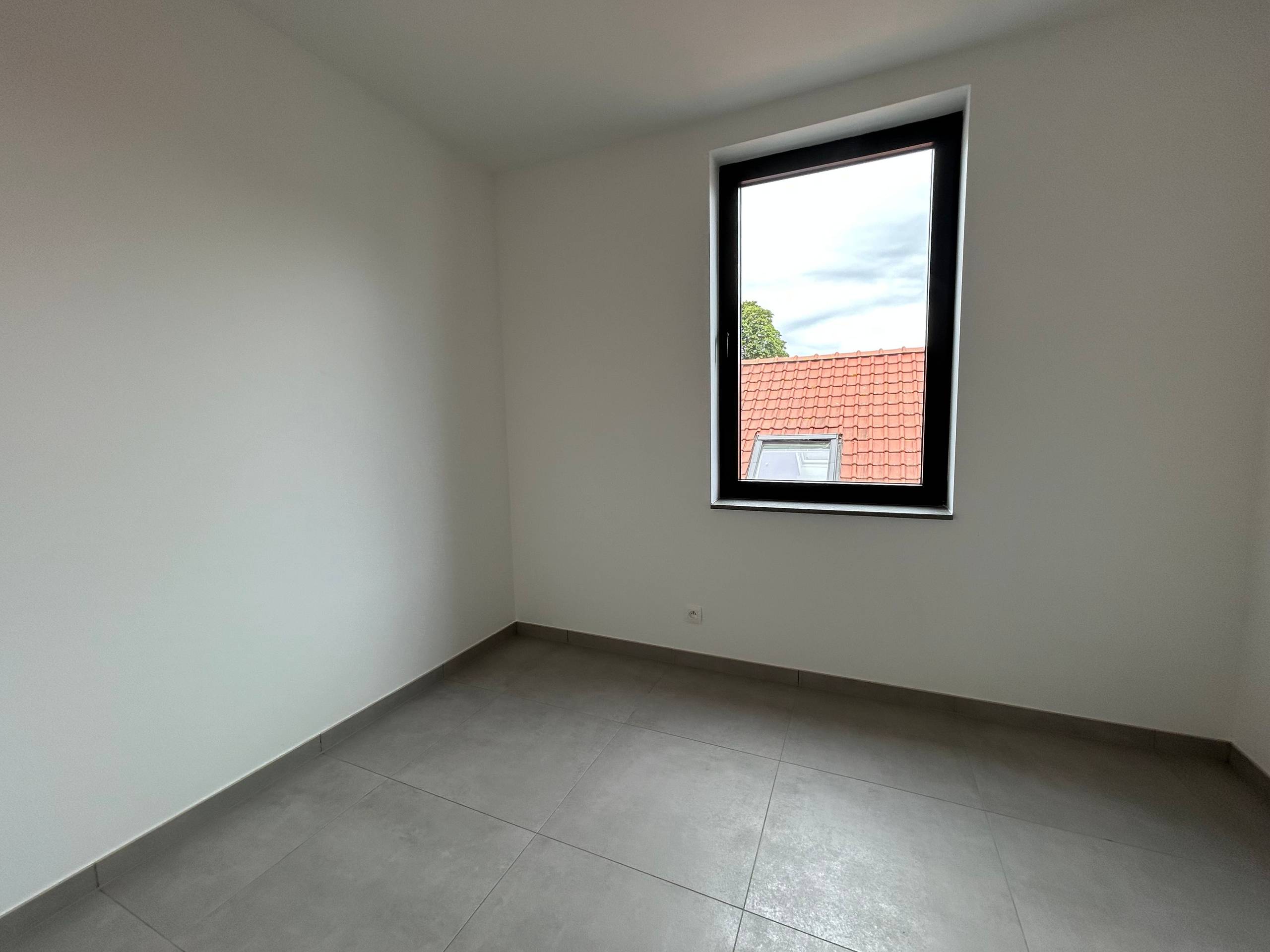 Zeer ruim appartement met 3 slaapkamers en prachtig terras gelegen op het plein van Handzame - foto 5
