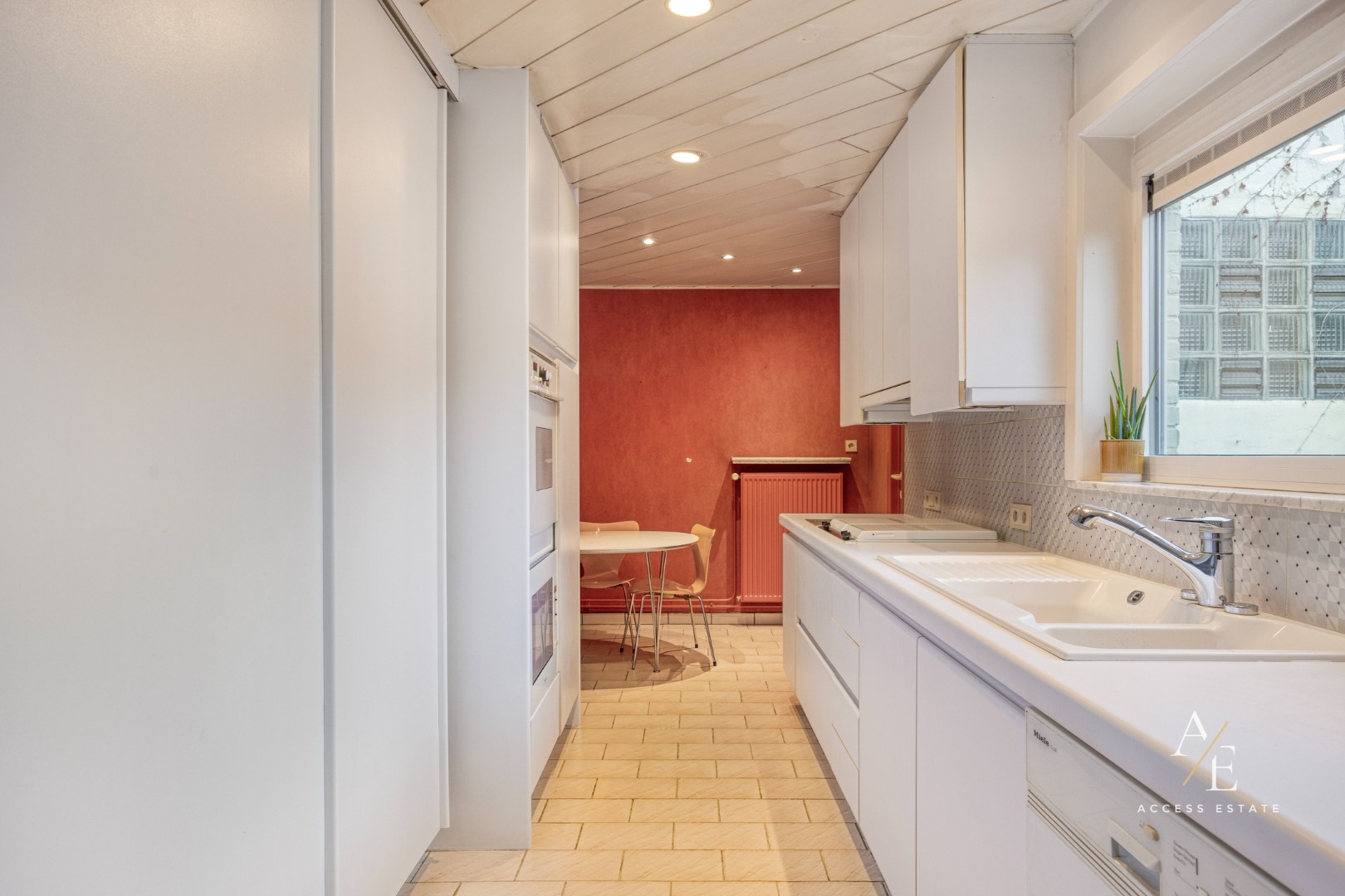 Karaktervol herenhuis met praktijkruimte en 275 m² bewoonbare oppervlakte - foto 3