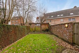 **Handelshuis stadsrand Leuven met achteringang**Aan de Leuvense Stadsrand namelijk op de toegankelijke Naamsesteenweg te Heverlee kan je dit...