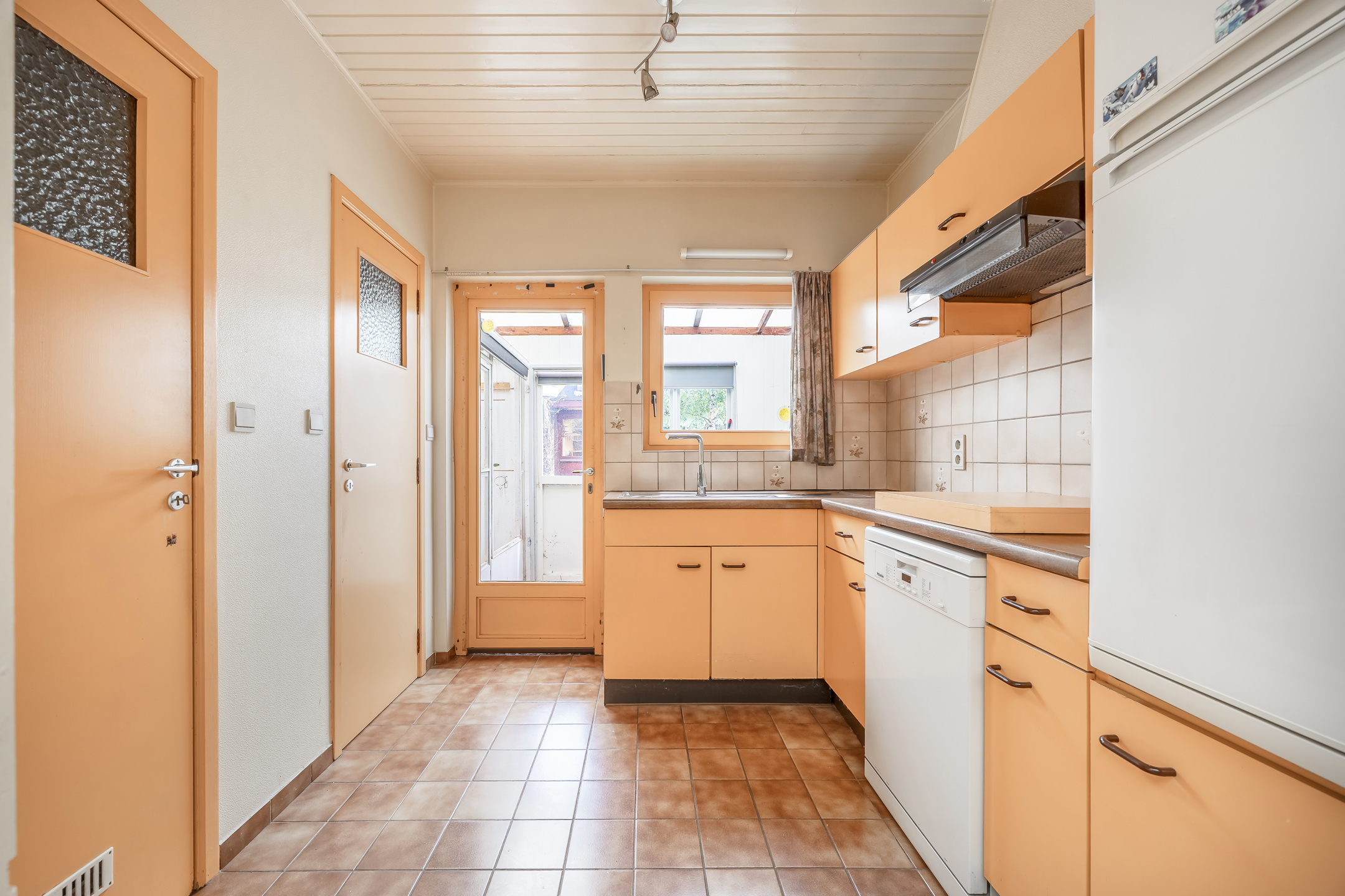 te renoveren woning met 3 ruime slaapkamers , garage en tuin - foto 5