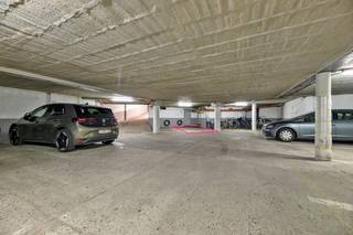 Op een toplocatie in het centrum van Mechelen vlakbij het station bevindt zich deze ruime staanplaats in residentie Capri op de -1 verdieping. Er is een senctionale toegangspoort met afstandsbedieng voorzien om deze staanplaats te kunnen betreden. Grijp nu uw kans!<br /><br /> Contacteer ons voor meer informatie op 0473/38.29.40.