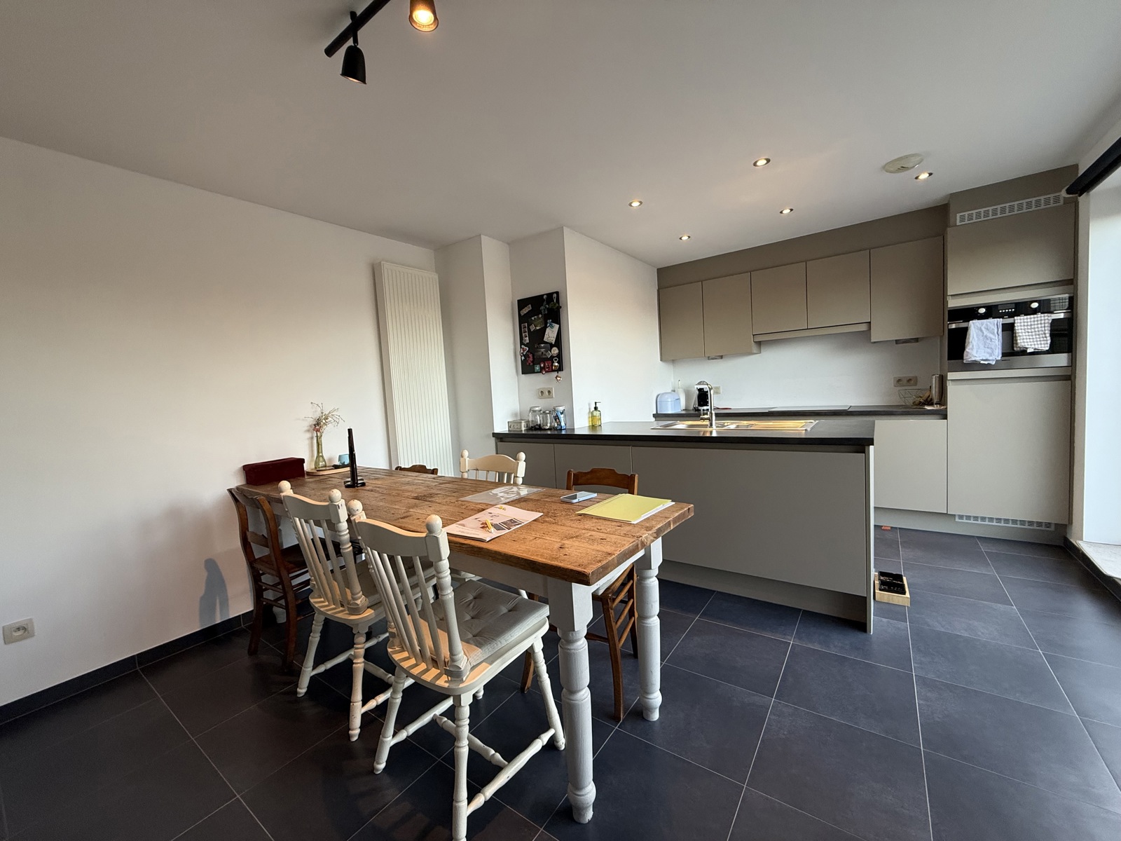 Ruim appartement met twee slaapkamers en terras - foto 4