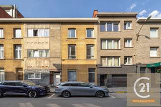 Gelegen in de Xavier Buissetstraat, op wandelafstand van het treinstation van Vilvoorde, winkels en scholen, bevindt zich deze ruime en...