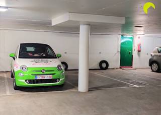 Deze ondergrondse autostaanplaatsen zijn gelegen in een ondergrondse garage van een appartementsgebouw. Waarom kiezen voor deze parkeerplaatsen?  *...