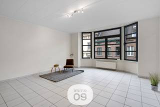 Instapklaar appartement met 2 slaapkamers en zicht op het Sint-Annaplein.Betreft een appartement op de eerste verdieping, in een blok van 4...