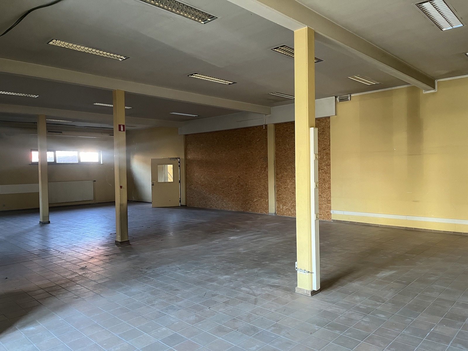 Opsplitsbare polyvalente handelsruimte met parking - foto 5