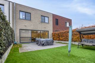 <strong>Instapklare, moderne en energiezuinige gezinswoning<br /><br />Vier volwaardige slaapkamers<br /><br />Zeer energiezuinig<br /><br />Praktische voorzieningen<br /></strong>