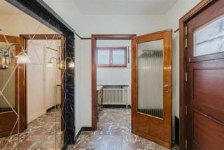 Deze ruime villa van 310 m²bewoonbare oppervlakte, gelegen op een perceel van 2994 m² in het rustige Herdersem, biedt 4 slaapkamers, een...