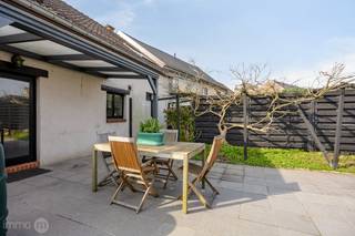 Charming semi-detached house with garden and extension potential in Bertem<br />Located in a quiet street on Oude Baan in Bertem, this charming semi-detached home offers comfortable living with plenty of future possibilities.<br />Layout:<br />On the ground floor, the entrance hall leads into a bright and welcoming living area. Adjacent, you’ll find a fully equipped kitchen featuring a refrigerator, oven, microwave, and dishwasher, with direct access to the terrace and the pleasant, private garden.<br />The ground floor also includes a bedroom and a bathroom with a shower.<br />On the first floor, a spacious open area with a separate dressing room offers numerous possibilities. This space can easily be converted into 2 to 3 additional bedrooms, a home office, or a hobby room.<br />There is also a practical cellar in the basement.<br />Outside, there is parking space available in front to the house.<br />Key features:<br />Quiet location in Bertem<br />Semi-detached property<br />Bedroom and bathroom on the ground floor<br />Sunny garden with terrace<br />Potential to create 2–3 extra rooms<br />Private parking space in front to the house<br />Interested? Contact Immo-M at +32 468 22 53 22 or email info@immo-m.be for a visit.