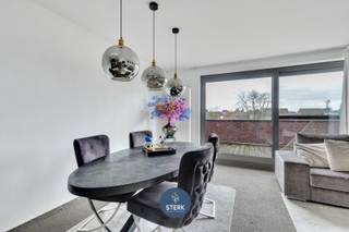 INSTAPKLAAR DUPLEX-APPARTEMENT MET ZOLDER TE MAASMECHELEN !We vinden dit appartement met een bewoonbare oppervlakte van 161 m² terug op een perceel...