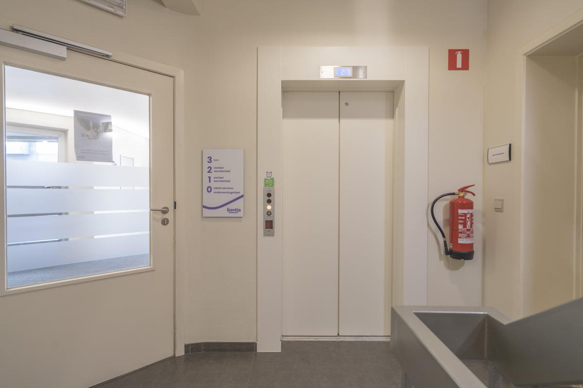 Kantoorruimtes met parking te huur in centrum van Kortrijk - foto 3