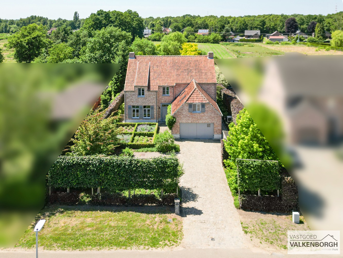 Karaktervolle villa met ruime tuin en uitzonderlijke mogelijkheid tot aankoop van aanpalende weidegrond (1,12 ha). - foto 2