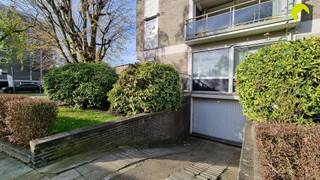 <p><span>Une place de parking est proposée à la vente dans le parking souterrain de la résidence Hestia au coin de Fruithoflaan/Berchemboslaan.</span></p><p><span>La place de parking est accessible par la Fruithoflaan et se situe à -1, (accessible par un portail automatique).</span></p><p><span> </span></p><p><span>* Bonne accessibilité</span></p><p><span>* Stationnement facile et sûr dans votre quartier</span></p><p><span>* Emplacement commercial</span></p><p><span>* Mobilité (bus devant la porte, tram et gare de Berchem à proximité)</span></p><p><span> </span></p><p><span>Informations urbanistiques sur demande.</span></p><p><span>Sensibilité aux inondations :</span></p><p><span>P-score (score de la parcelle) : A</span></p><p><span>Score G (score du bâtiment) : A</span></p><p><span> </span></p><p><span>Pour plus d'informations ou une visite sur place, appelez le 03/449.42.41 ou visitez le site <span>www.habicom.be</span></span><span> </span></p><p><span>Curieux de connaître la valeur de votre bien ?  Vérifiez-la gratuitement sur <span>www.watismijnhuiswaard.be</span></span></p><p><span> </span></p><p><span> </span></p>