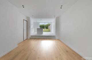 Ontdek deze gerenoveerde woning, ideaal gelegen vlakbij het centrum van Vichte. Alles wat je nodig hebt ligt op wandelafstand: winkels,...