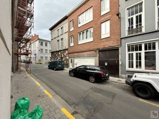 Dit INSTAPKLAAR & GEMEUBELD 1- SLPK APPARTEMENT (50m²) bevindt zich op een werkelijke toplocatie middenin hartje Gent (situeert zich op een...