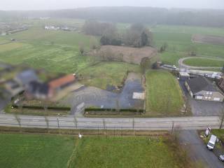 In de Grote Leiestraat in Anzegem bieden wij deze uitstekend gelegen projectgrond te koop aan, bestaande uit een perceel van in totaal ca. 6.100 m². Het perceel bestaat uit 2 privatieve loten en een lot in onverdeeldheid. Indeling: LOT A: ca. 910 m² LOT B: ca. 800 m²LOT C in onverdeeldheid van ca. 4.390 m²De gronden zijn strategisch gelegen nabij de afrit Waregem, wat zorgt voor een vlotte bereikbaarheid en een sterke verbinding met de belangrijkste invalswegen in de regio.Ondertussen is LOT A verkocht. Het lot dat nog te koop is (LOT B) leent zich uitstekend voor de ontwikkeling van een polyvalent gebouw, met een maximale footprint van ca. 800 m². Dankzij het built-to-suit karakter kan het gebouw volledig worden afgestemd op de wensen en noden van de gebruiker of investeerder.Bent u geïnteresseerd in bedrijfsvastgoed of projectgrond te koop in Anzegem? Aarzel dan niet om ons te contacteren op het nummer 056 21 11 11.