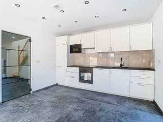 Stijlvol gerenoveerde woning (EPC A), instapklaar!Ligging & omgeving :De woning is gelegen in een groene, rustige en verkeersluwe straat, ideaal voor...