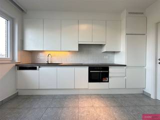 Spacious three bedroom apartment with terrace!*info/visit? Send us a mail vv@clissenimmo.be*This spacious apartment is located on the connecting road...