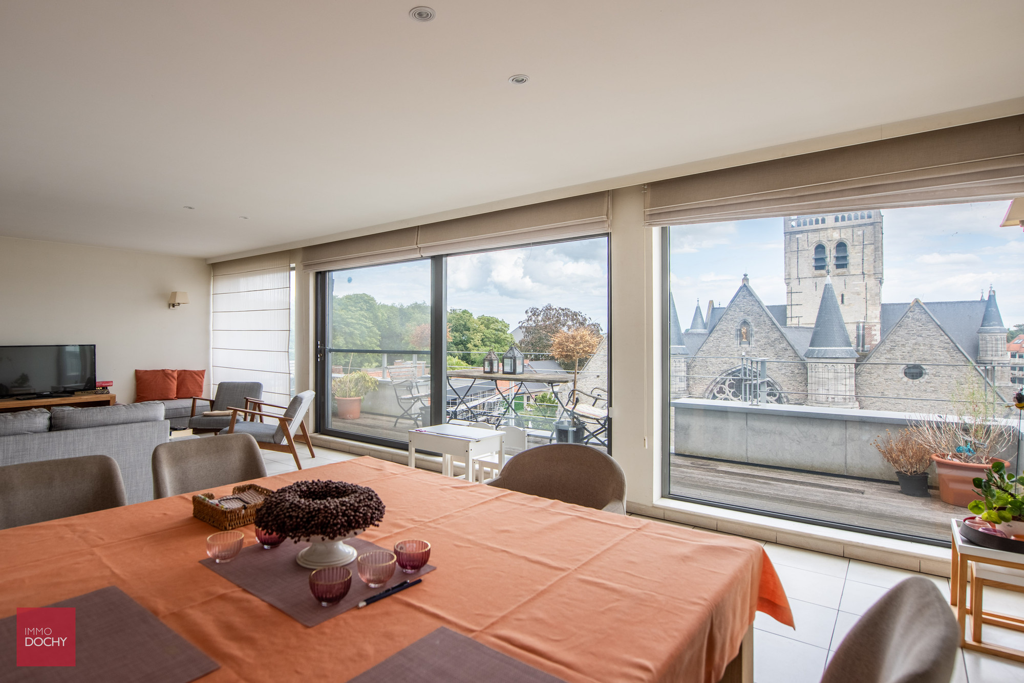 Heel ruim appartement op topligging met zicht op de markt - photo 4