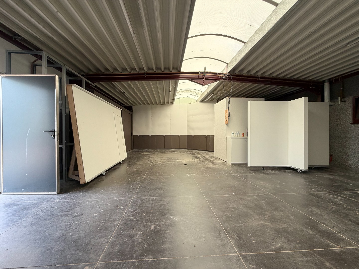 Opslagruimte met bureau te Zedelgem - foto 3