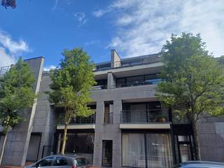 Het appartement is gelegen in Neerpelt centrum vlakbij winkels, scholen, horeca, ... Indeling:Inkomhal, woonkamer, keuken, berging, 2 slaapkamers,...
