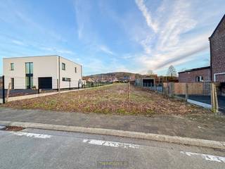 AANTREKKELIJKE BOUWGROND, gelegen op een CENTRALE en VLOT BEREIKBARE LOCATIE met ZICHT OP GROEN te Ronse. Dit perceel is geschikt voor een...