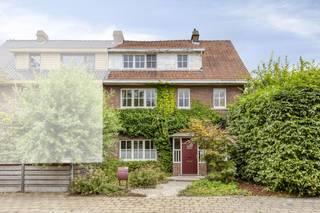 Cette maison est proposée à la vente via Pre-sale. Le 7 août, entre 16 h et 19 h, vous pouvez visiter la maison sur rendez-vous et faire une...