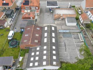 Gelegen aan de belangrijkste invalsweg van De Haan aan Zee, biedt dit terrein een unieke kans voor projectontwikkeling en/of retail.• Adres: Nieuwe...