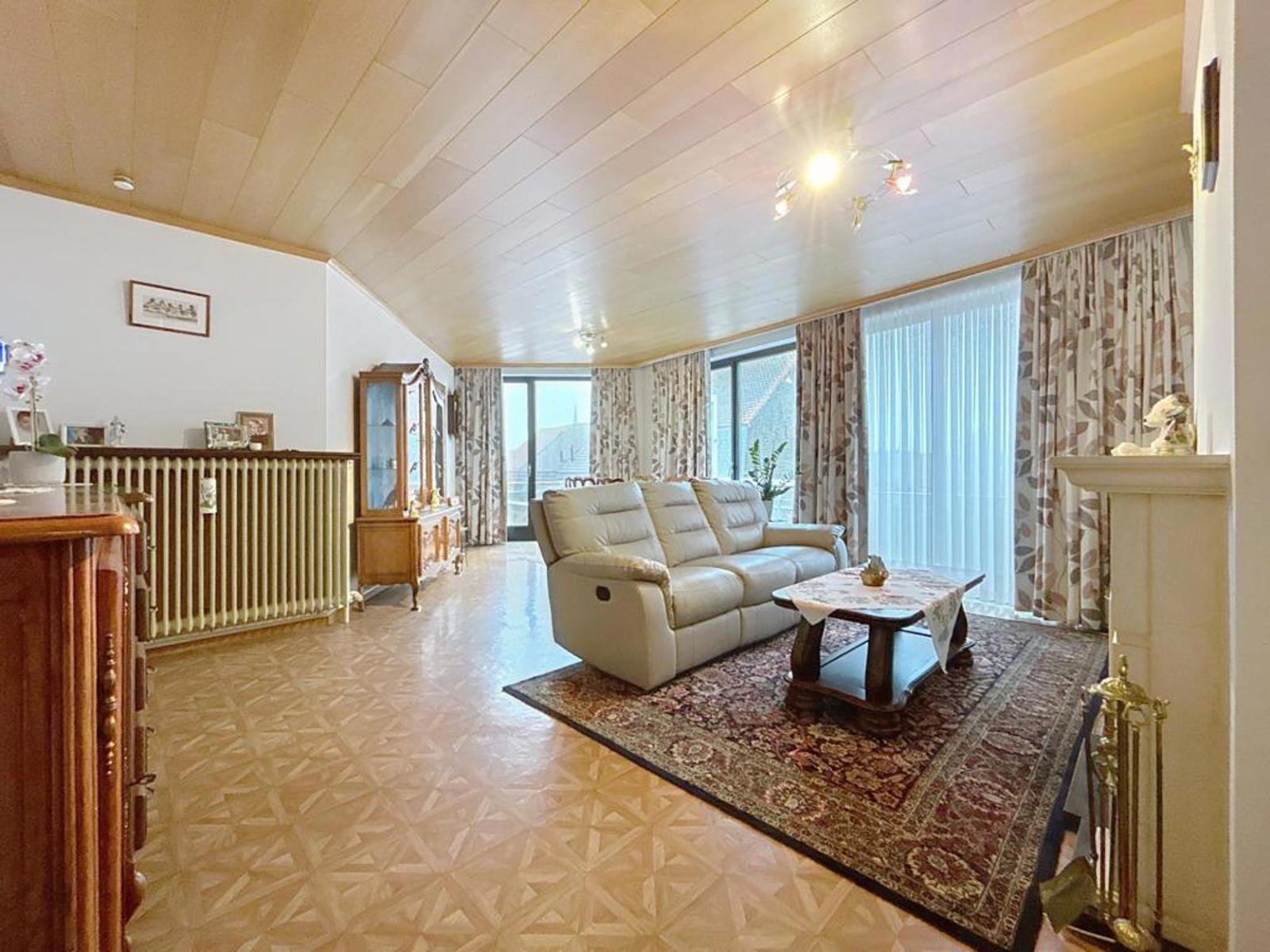 Centraal gelegen appartement met 2 slpks en garage - foto 3