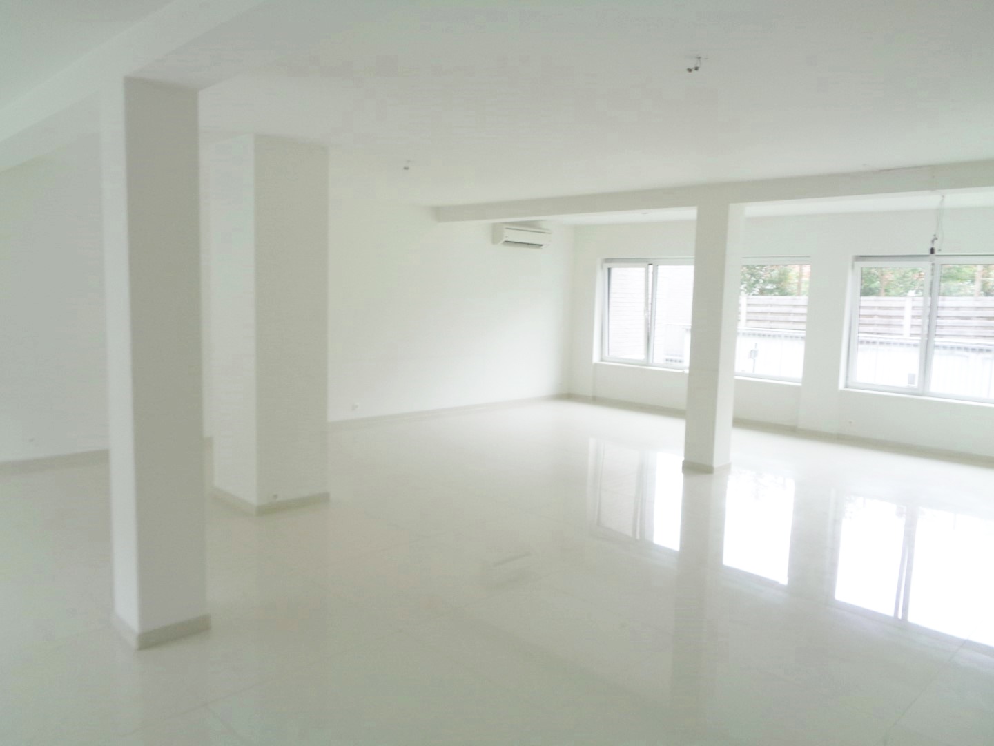 RECENT COMMERCIEEL GELIJKVLOERS OF KANTOOR - foto 4