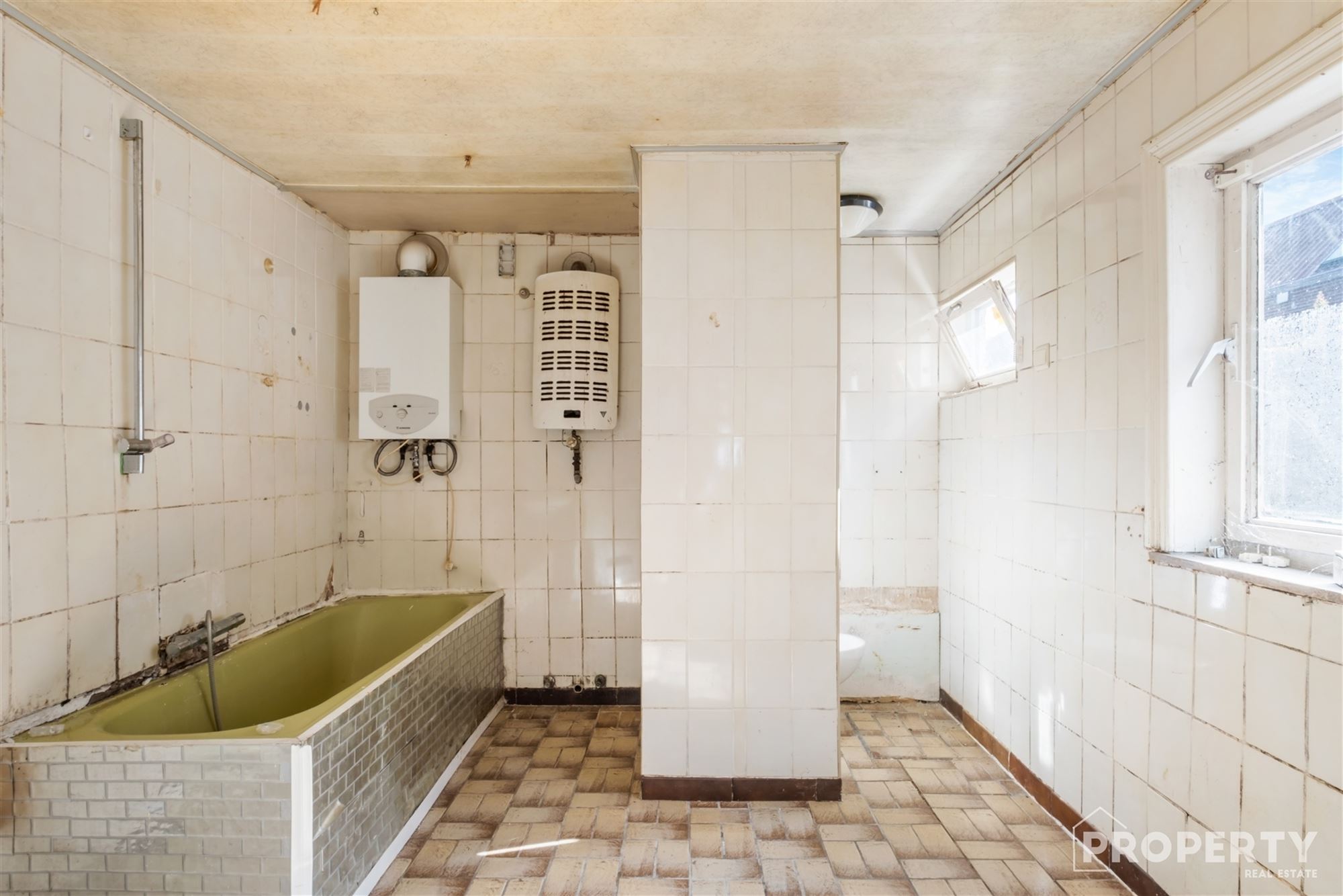 Te renoveren woning met 3 slaapkamers te Izegem! - foto 5