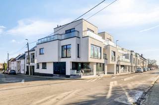 Bent u op zoek naar een unieke woonervaring net buiten het centrum van Aalst?Dit instapklaar en hedendaags 1-slaapkamerappartement met terras biedt...