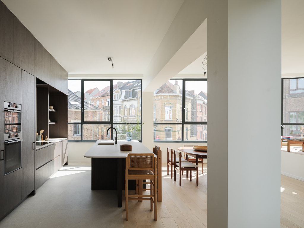 Uniek townhouse-appartement met o.m. 4 slaapkamers, 3 badkamer en een ruim terras. - foto 3