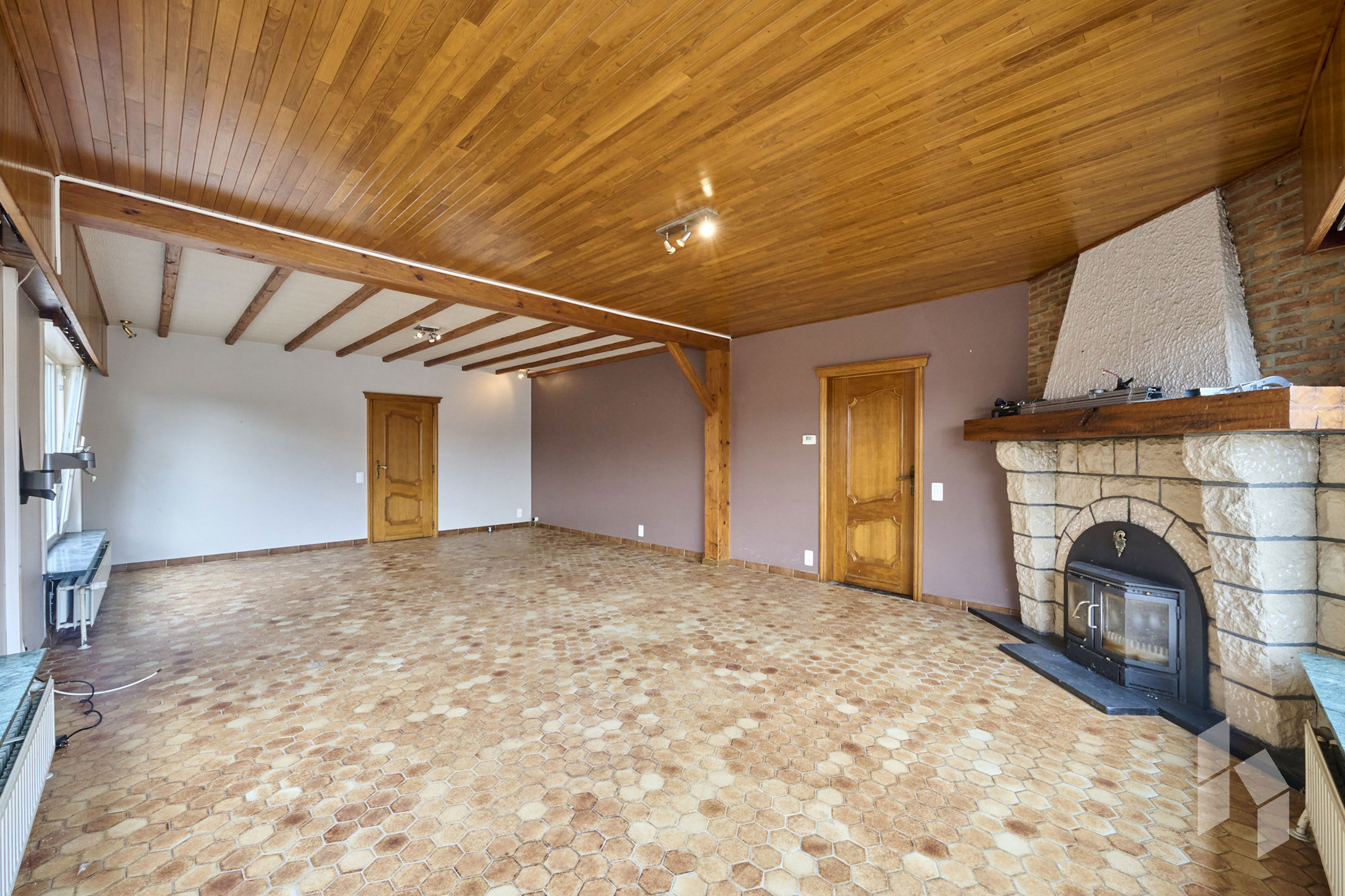 Ruime gelijkvloerse woning met 3 slpks op perceel van 774m². - foto 4