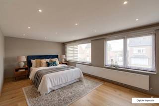 Te renoveren halfopen bebouwing met tal van mogelijkheden op een ruim perceel.Deze woning biedt op het gelijkvloers een ruime en lichtrijke...