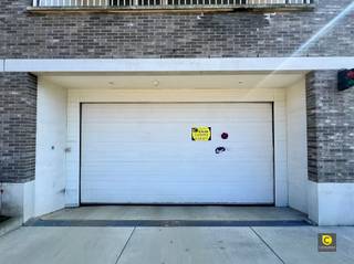 Te huur: Ondergrondse autostaanplaats te Berchem!Maandelijkse huurprijs: 120,00 euro.Ingang: toegangspoort met automatische afstandsbediening. ...