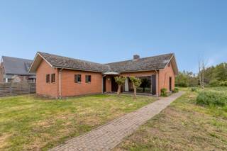 Deze te renoveren gelijkvloerse woning met 3 slaapkamers is rustig gelegen in de gegeerde buurt Ginderbuiten in Mol, op een zonnig perceel van...