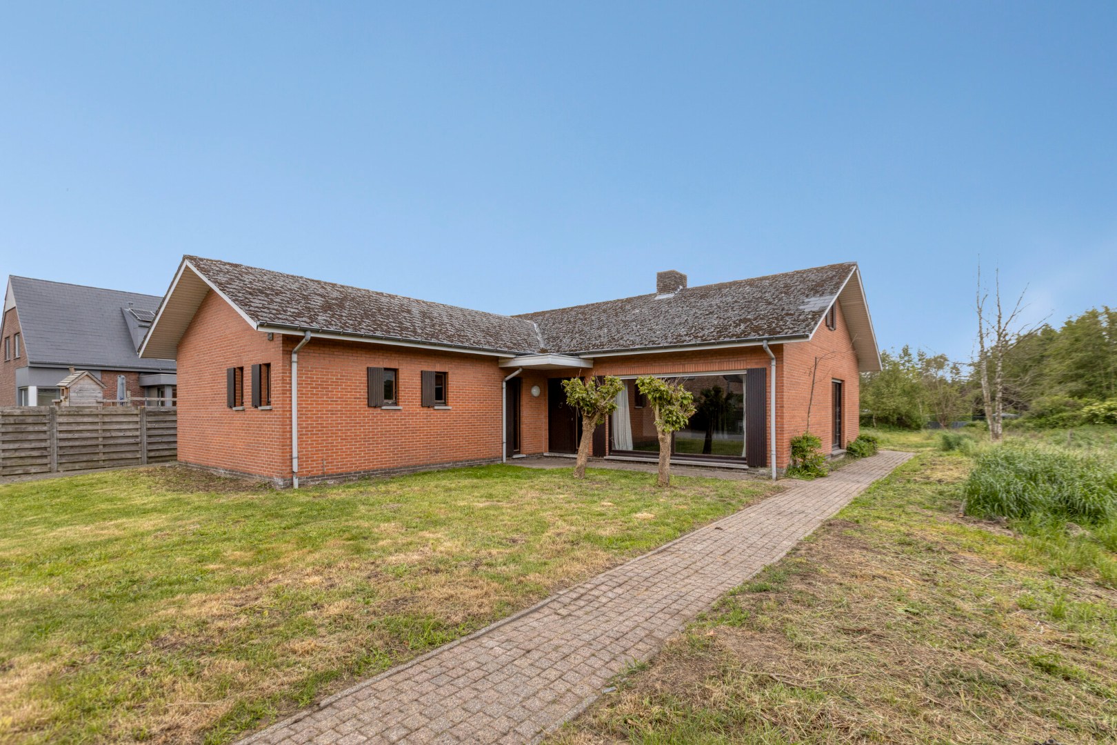 Te renoveren woning met 3 slpks op een zonnig perceel van 1.195 m² ! - foto 1