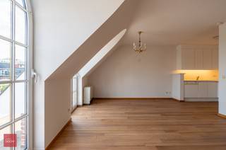 Mooi appartement met verzichten bestaande uit een inkomhall, living, keuken, 3 slaapkamers met elk hun eigen badkamer, dressing, berging...